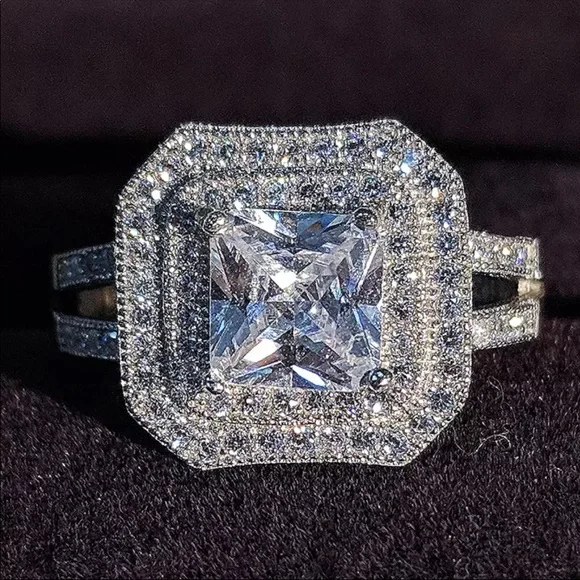 New Luxury 925 Silver Vintage Diamond Wedding Ring - Picture 1 of 3